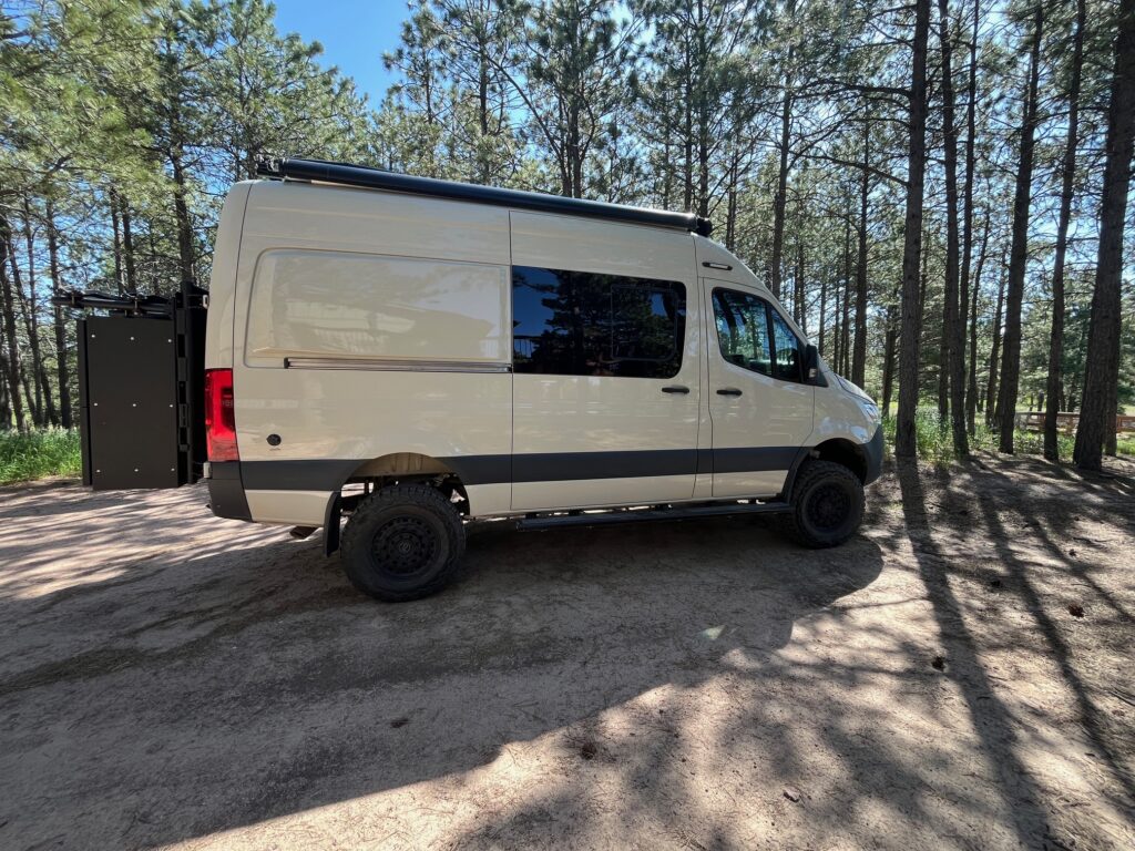 Sprinter Revell Winnebago (Mercedes Sprinter) Revel 4x4 - Camperly